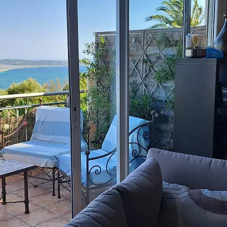 Vue Et Sur Les Iles D'or D'hyeres * Йер
